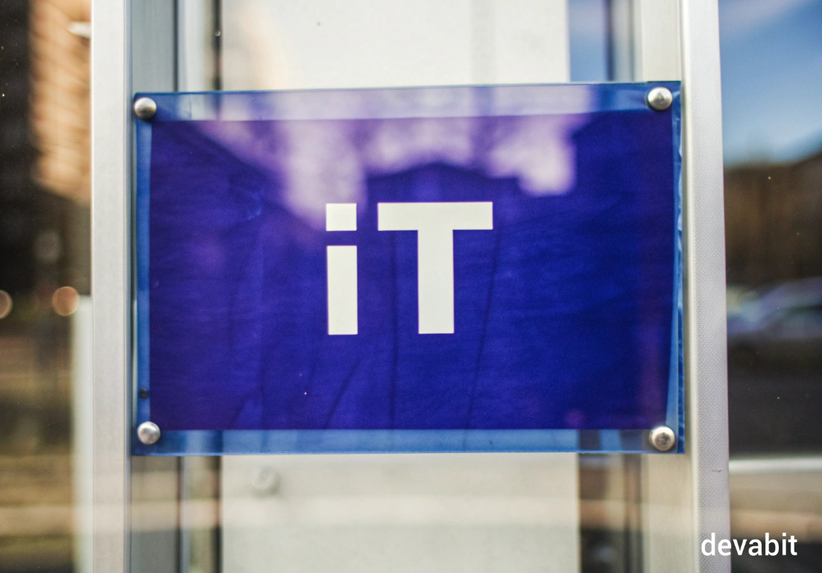 ERP vs. CRM comparison by devabit